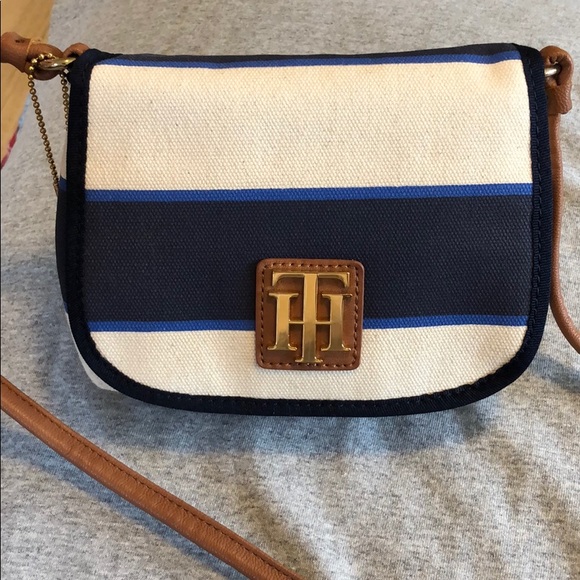 Tommy Hilfiger Handbags - Tommy Hilfiger crossbody